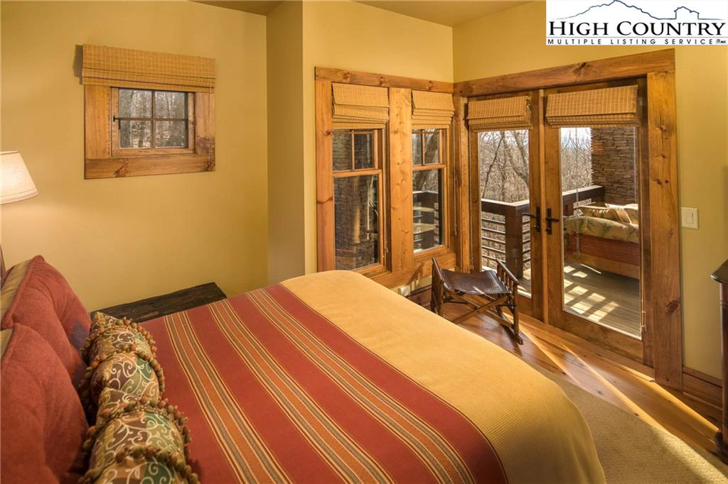 Image number 9 for the current listing
