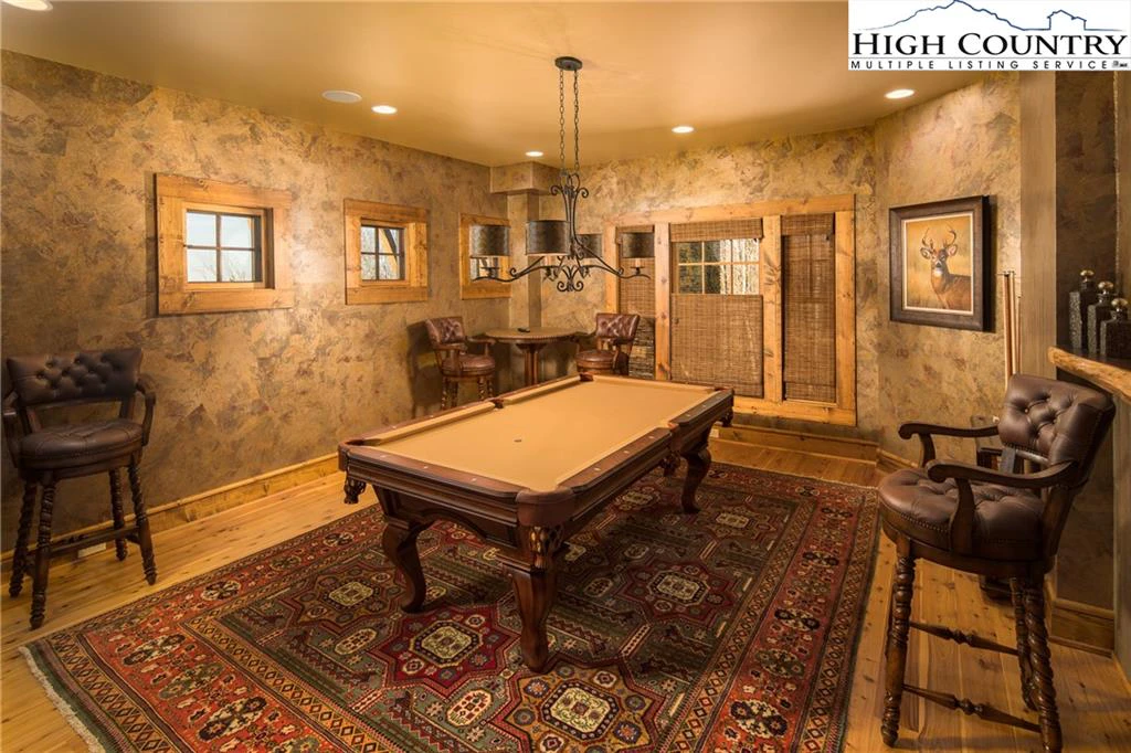 Image number 12 for the current listing