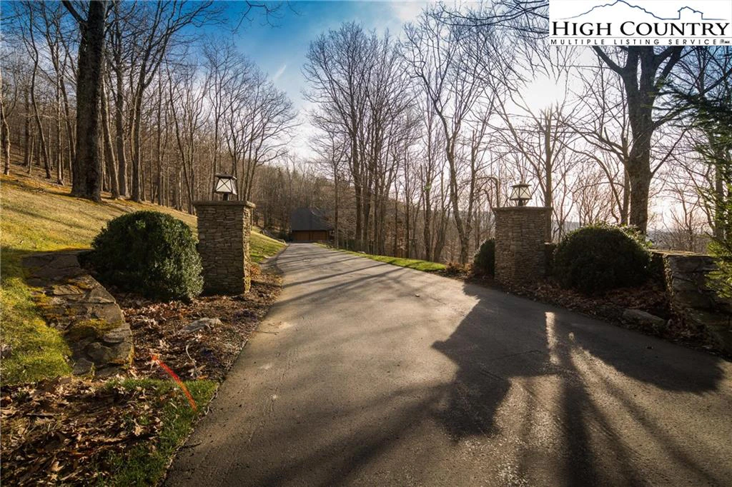 Image number 18 for the current listing