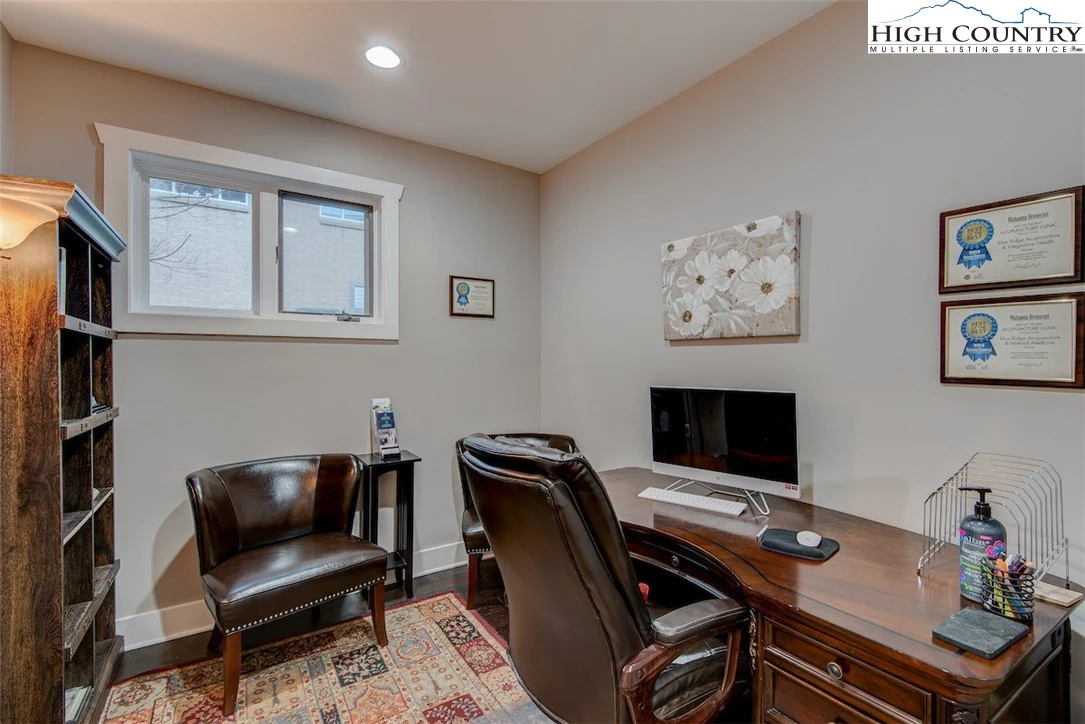 Image number 6 for the current listing