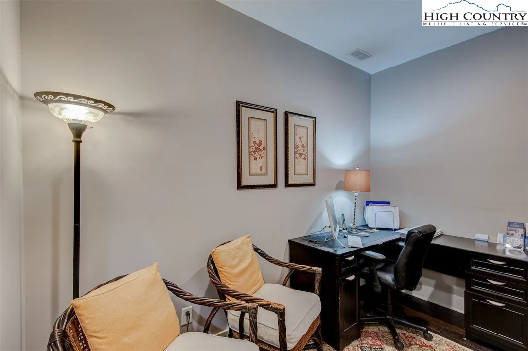 Image number 9 for the current listing