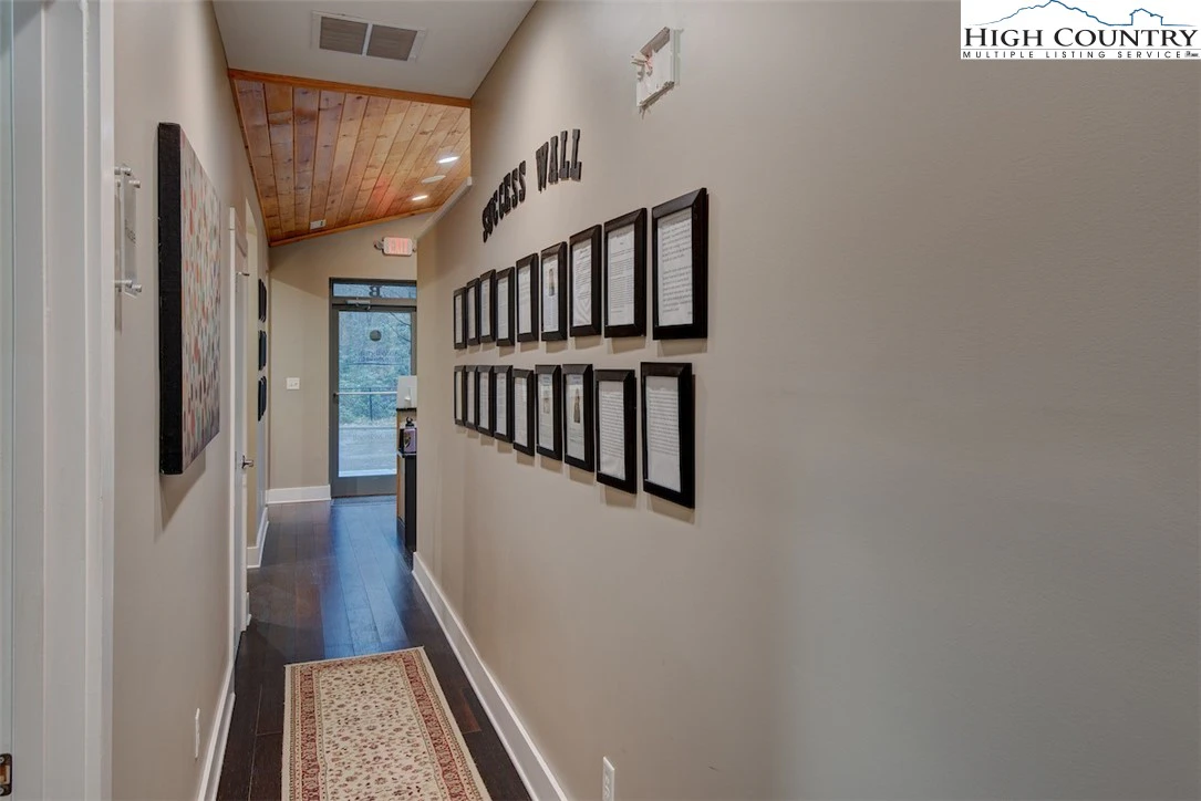 Image number 18 for the current listing