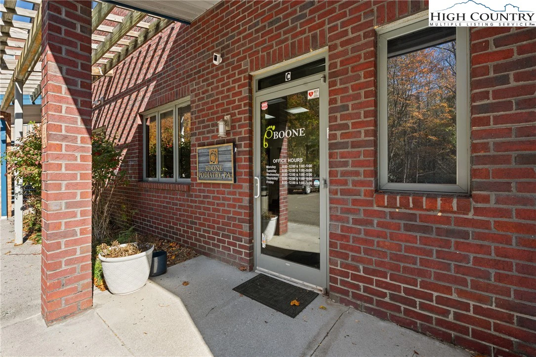 Image number 19 for the current listing