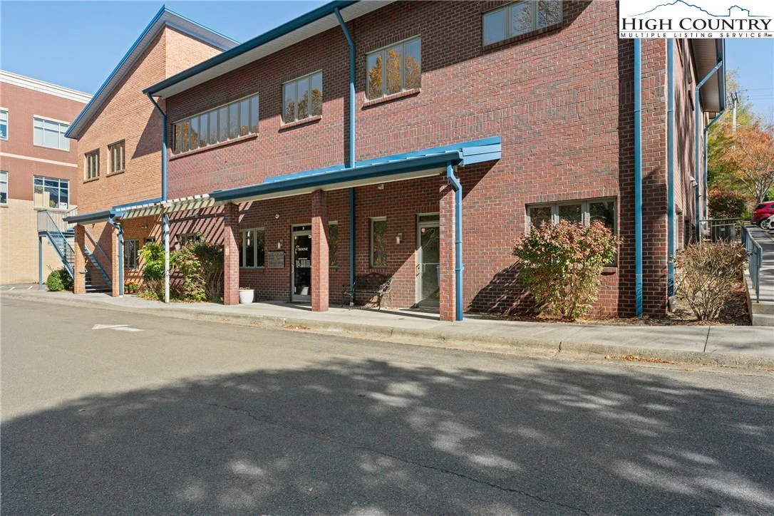 Image number 21 for the current listing
