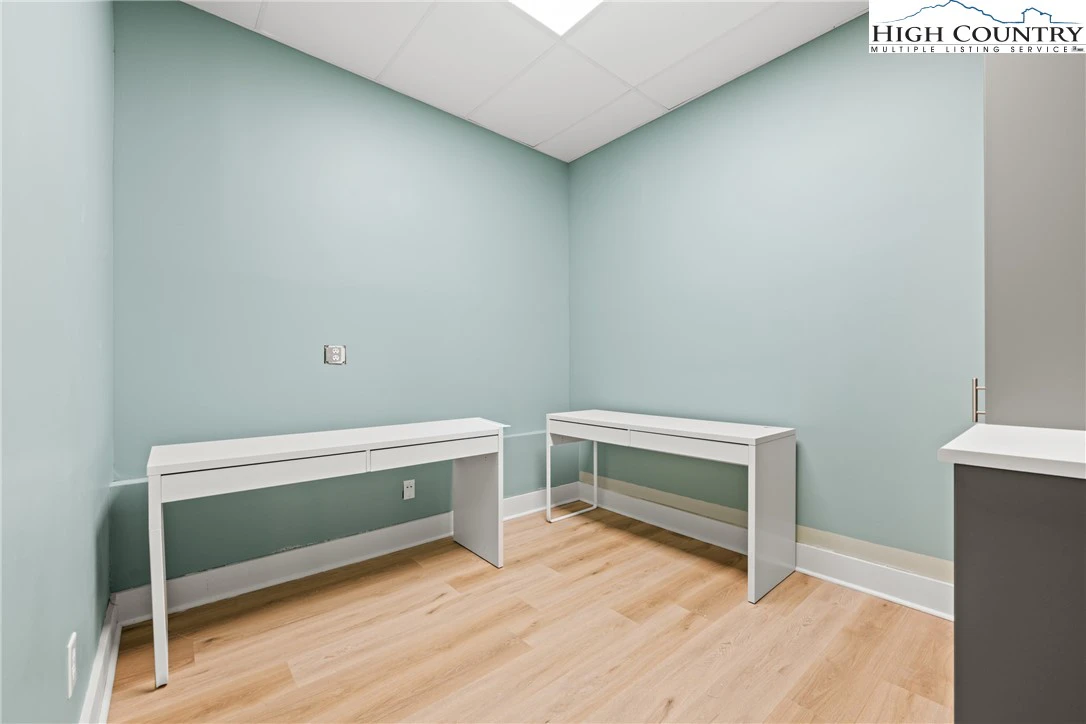 Image number 3 for the current listing