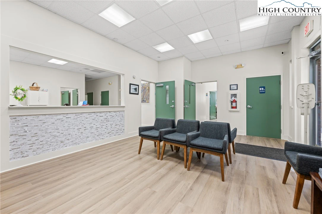 Image number 7 for the current listing