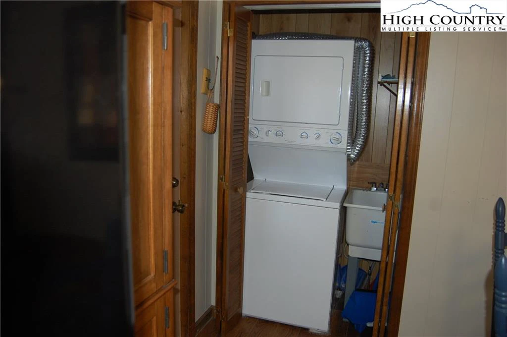 Image number 9 for the current listing