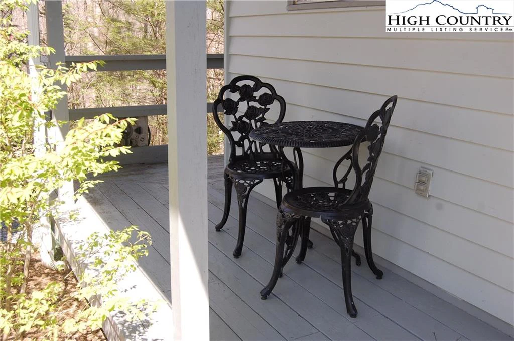 Image number 8 for the current listing