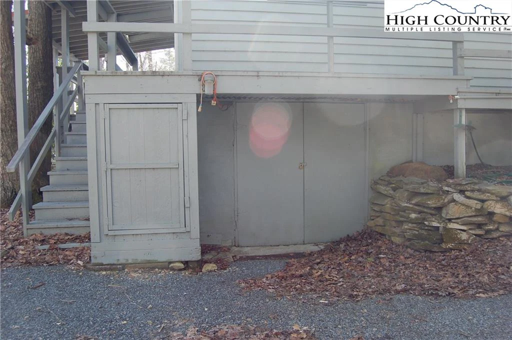 Image number 5 for the current listing