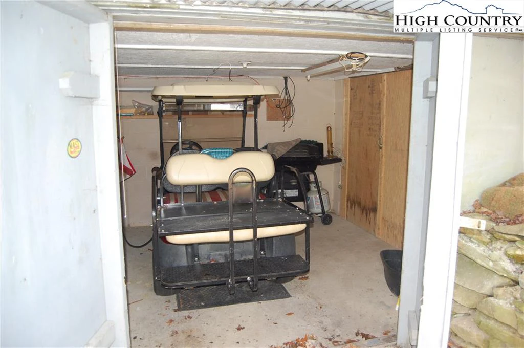 Image number 4 for the current listing