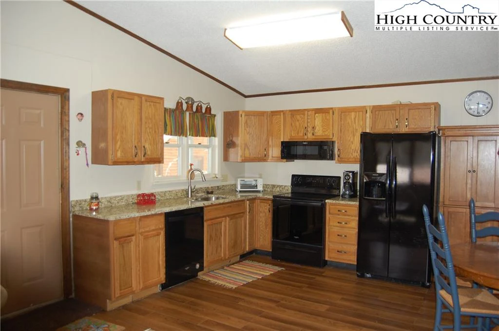 Image number 15 for the current listing