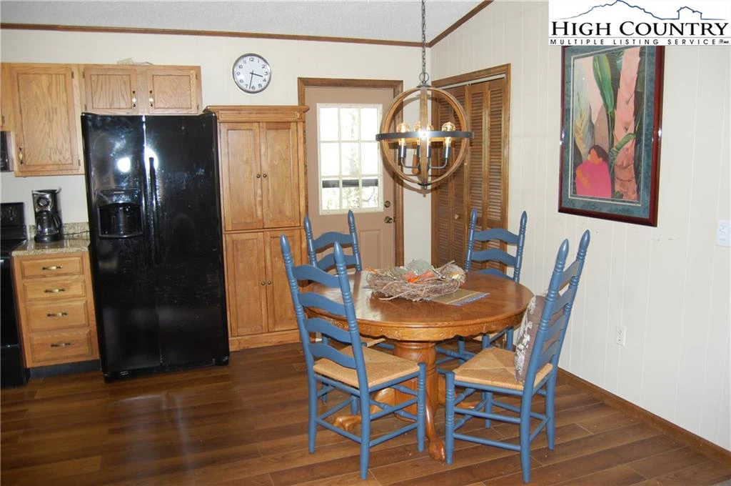 Image number 14 for the current listing