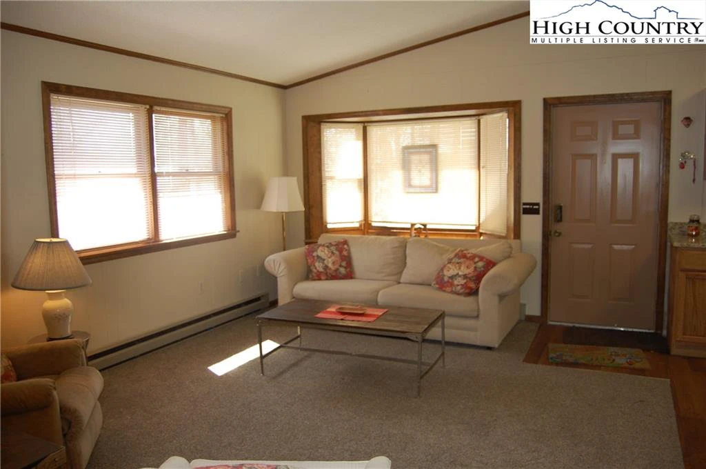 Image number 13 for the current listing