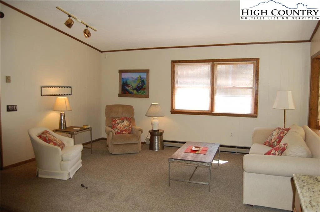 Image number 12 for the current listing
