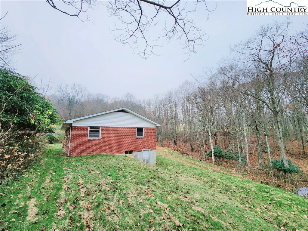 Image number 11 for the current listing