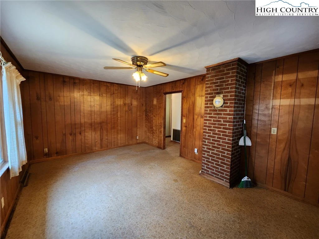 Image number 13 for the current listing
