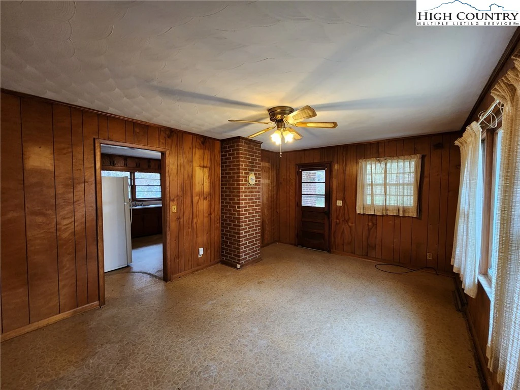 Image number 2 for the current listing