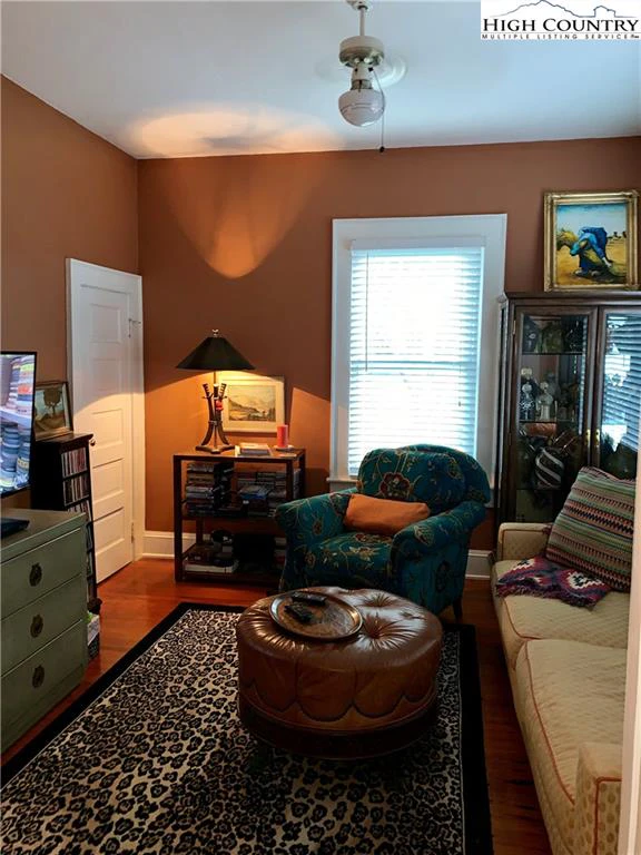 Image number 3 for the current listing