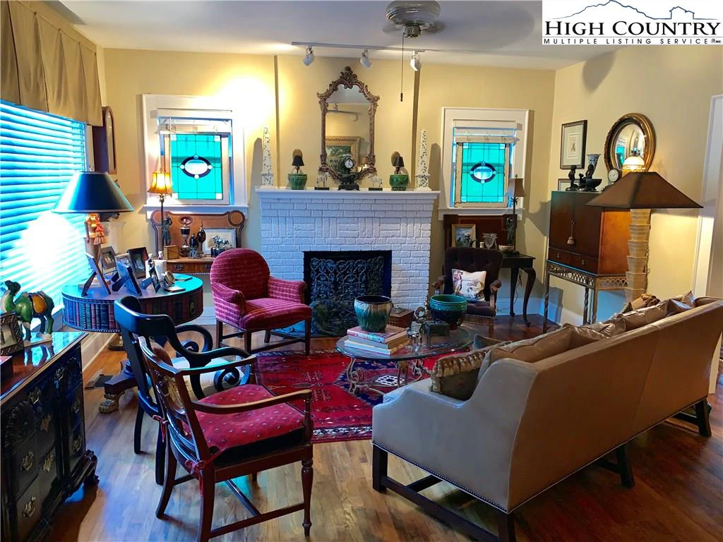 Image number 22 for the current listing