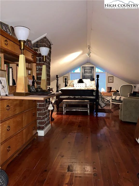 Image number 6 for the current listing