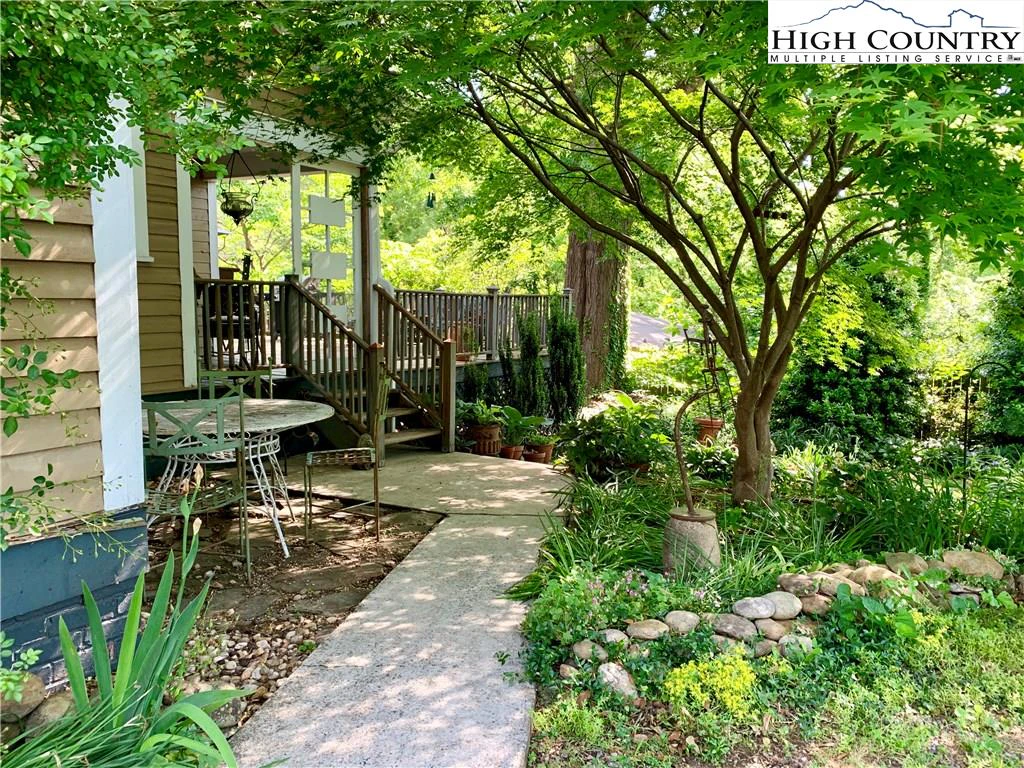 Image number 12 for the current listing