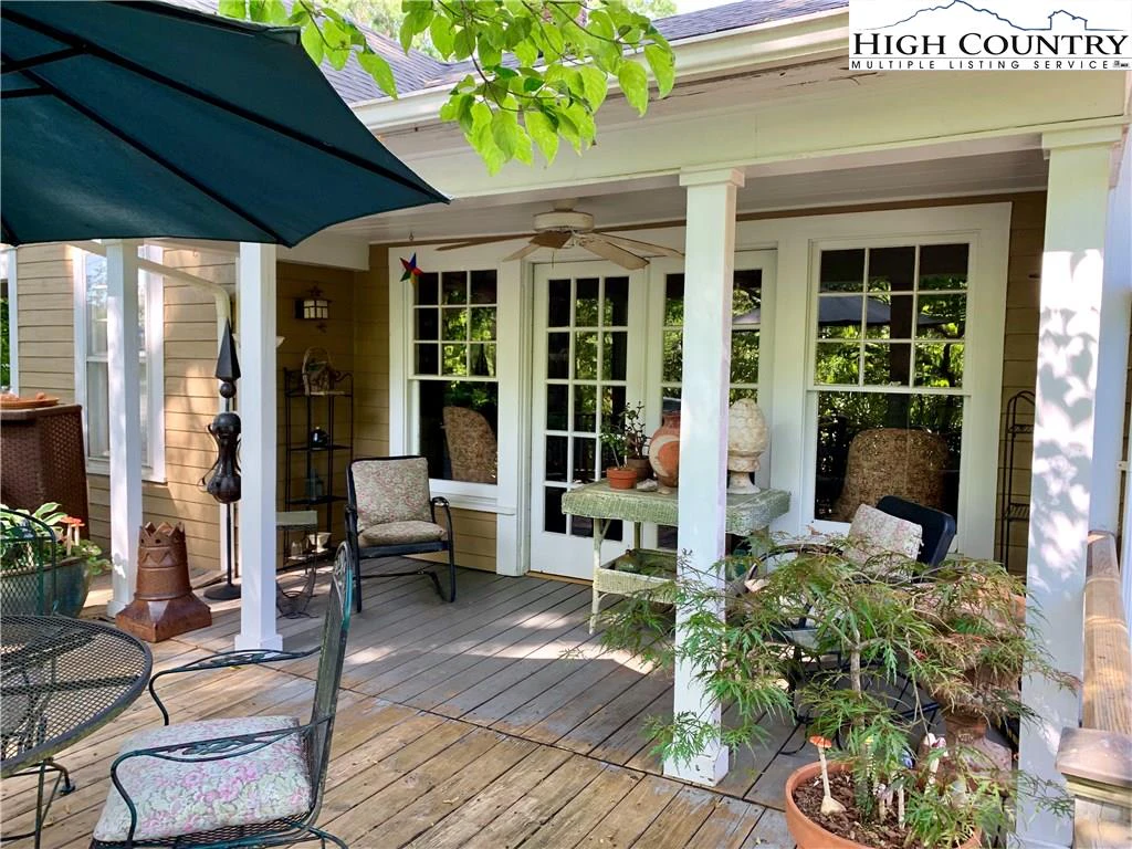 Image number 13 for the current listing