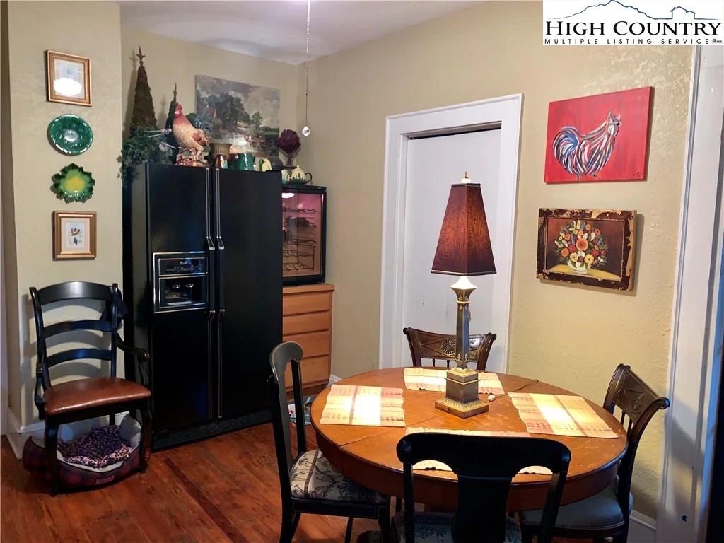 Image number 20 for the current listing