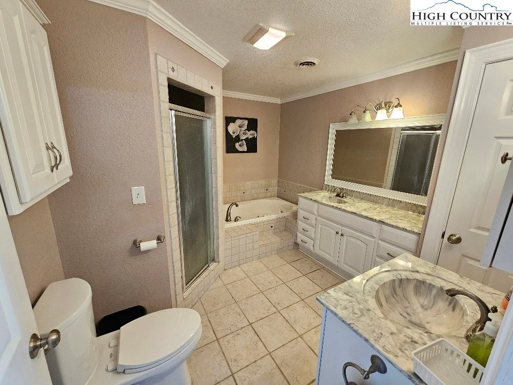 Image number 6 for the current listing