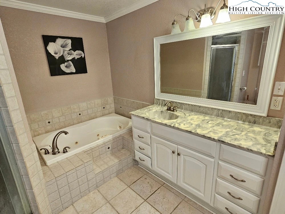 Image number 7 for the current listing