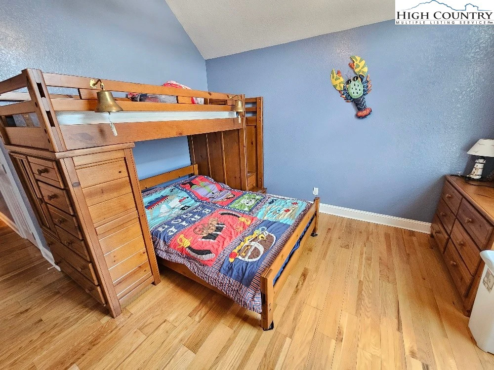 Image number 10 for the current listing