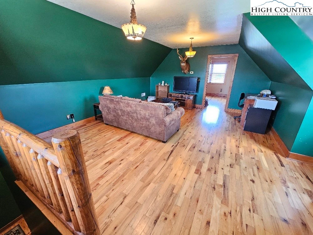 Image number 11 for the current listing