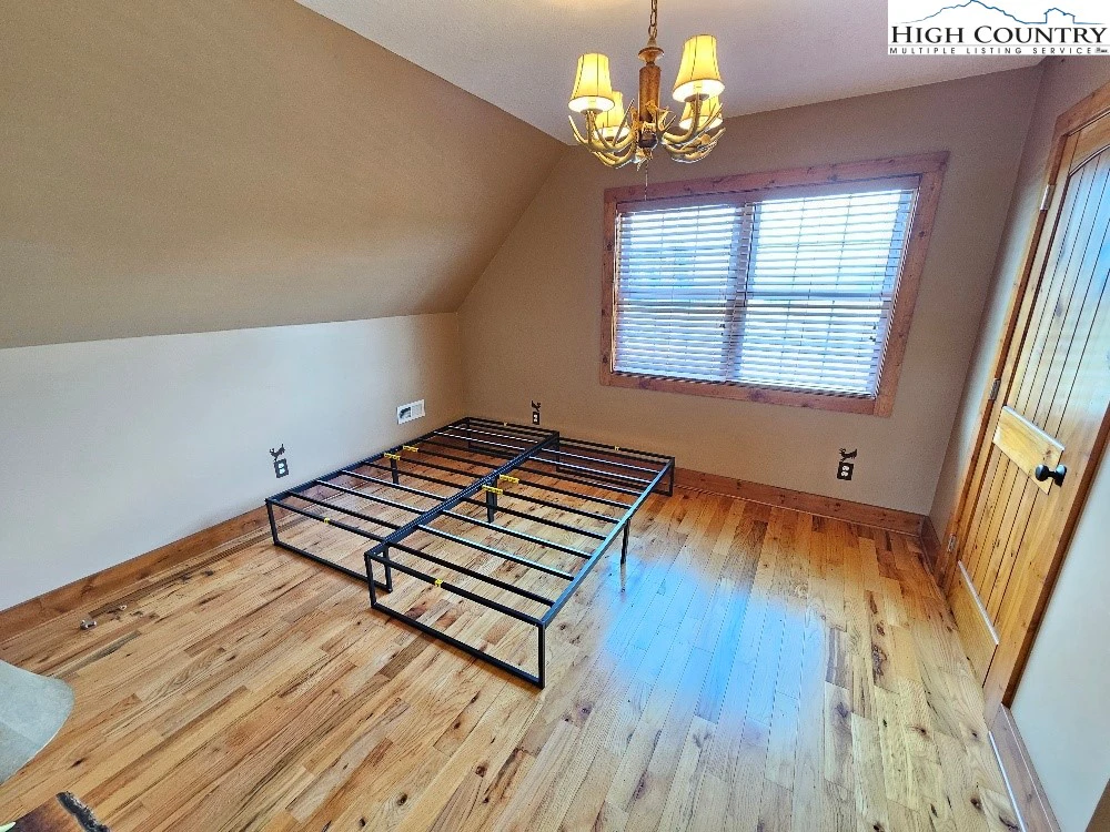 Image number 12 for the current listing