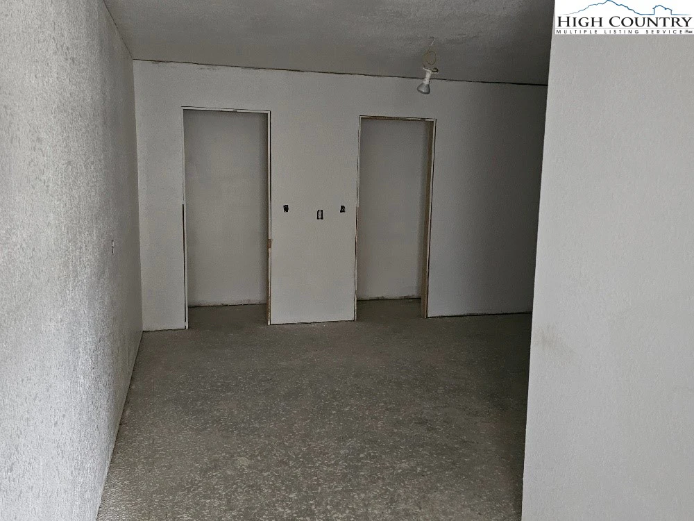 Image number 19 for the current listing