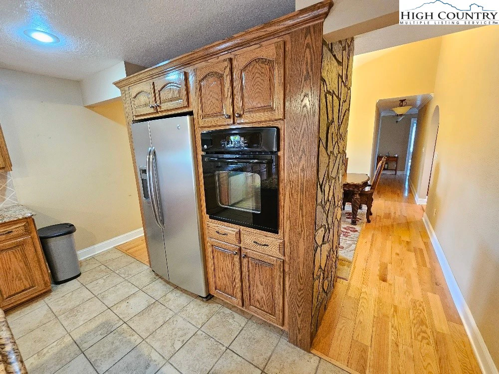 Image number 3 for the current listing