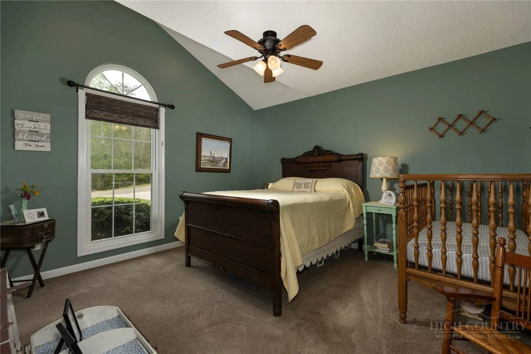 Image number 3 for the current listing