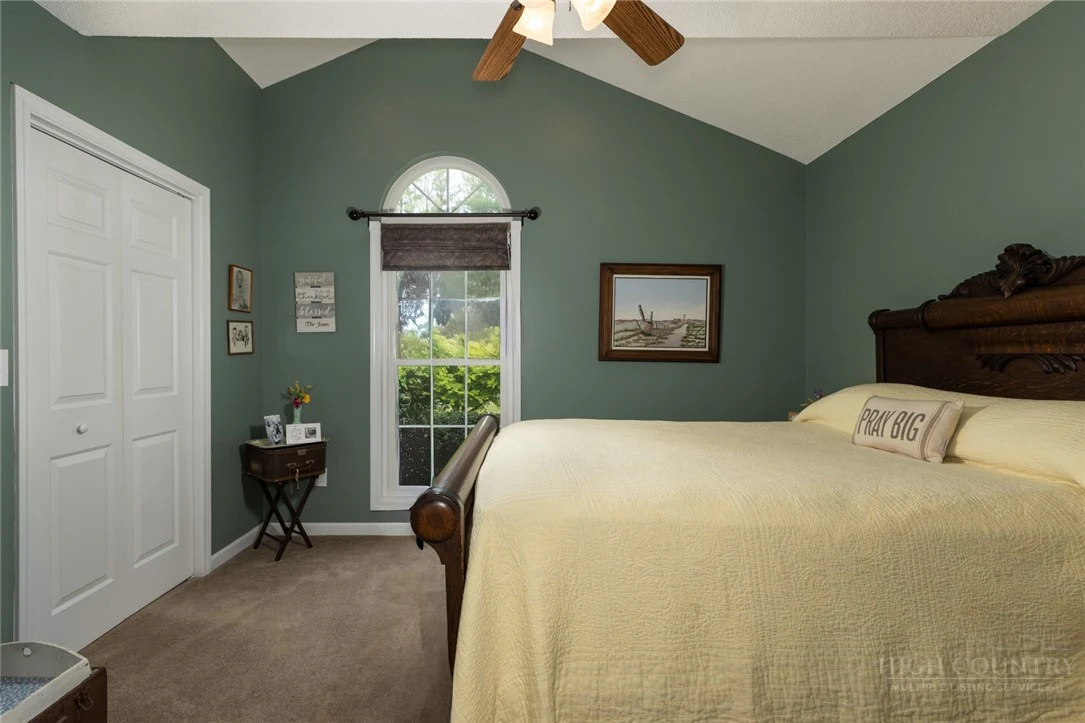 Image number 4 for the current listing