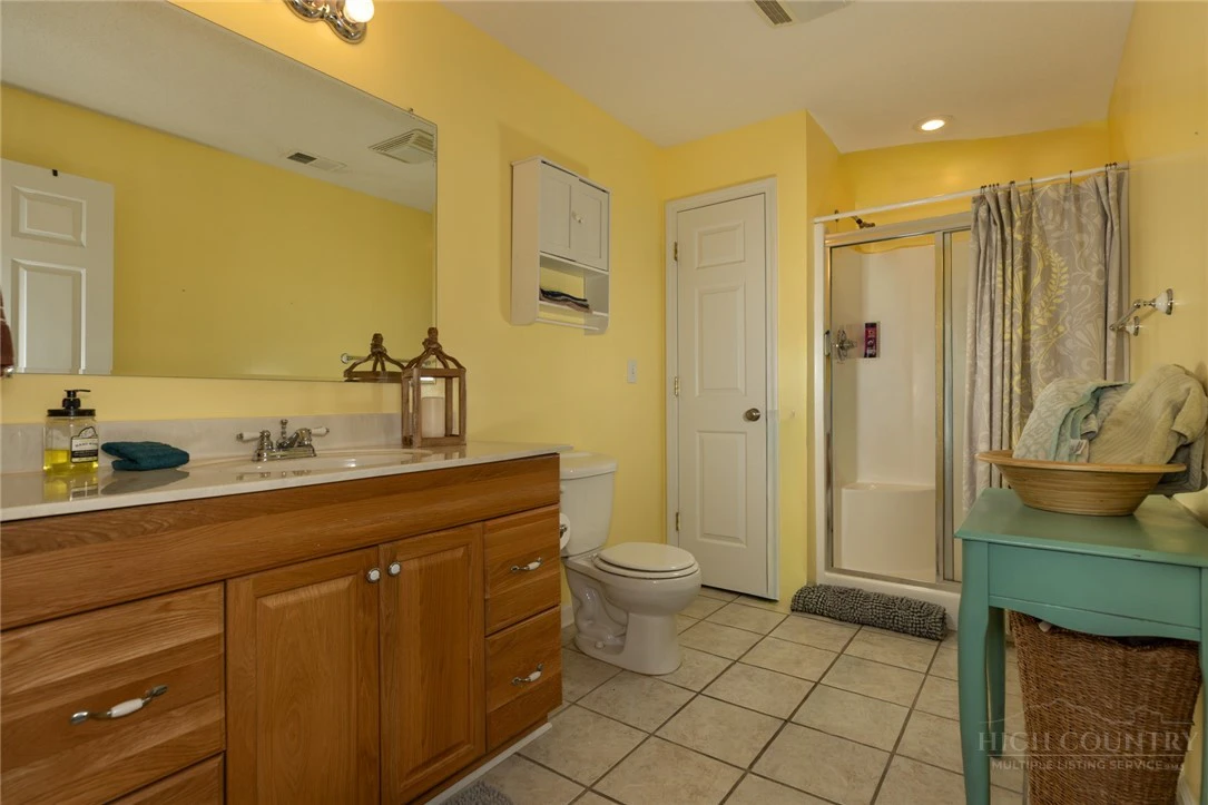 Image number 9 for the current listing