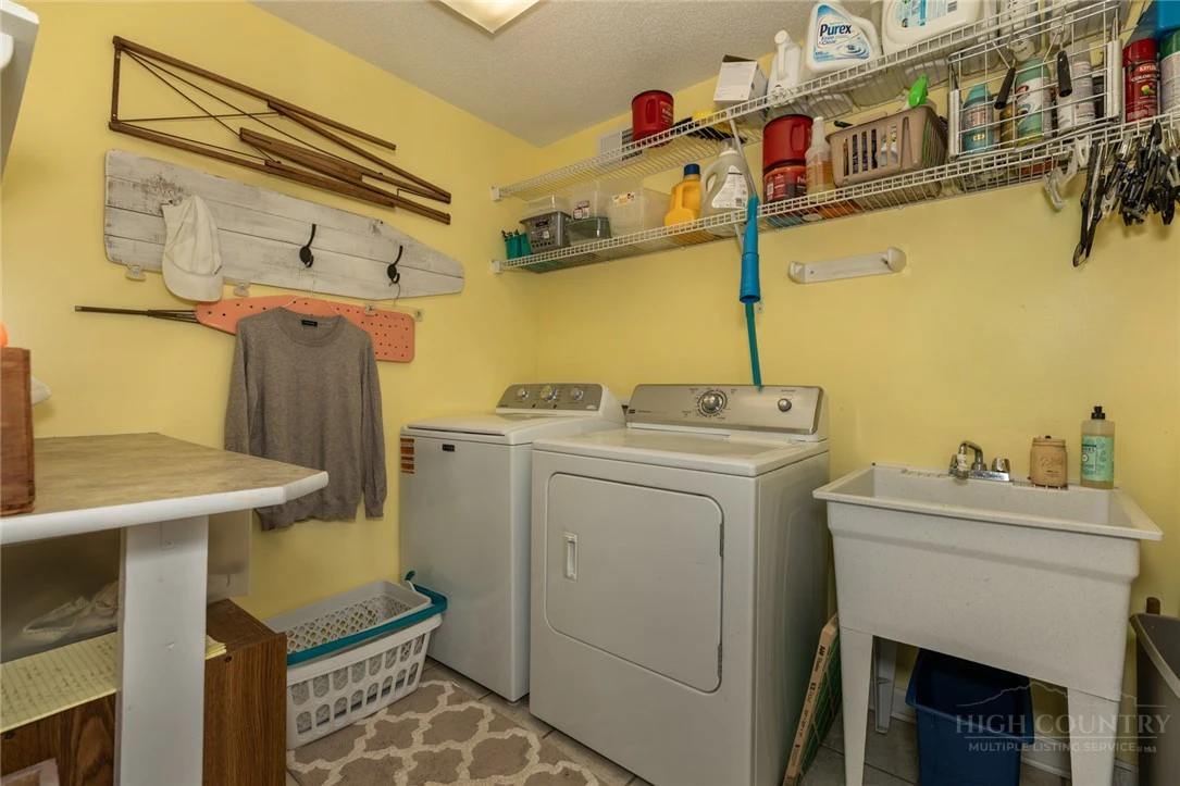 Image number 2 for the current listing