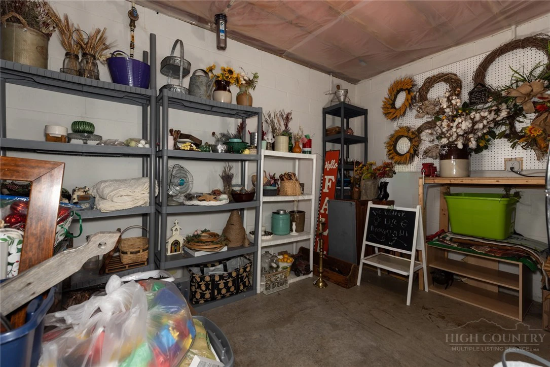 Image number 13 for the current listing