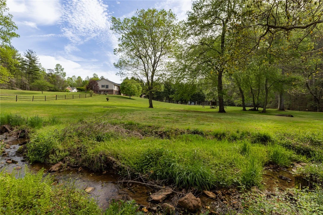 Image number 14 for the current listing