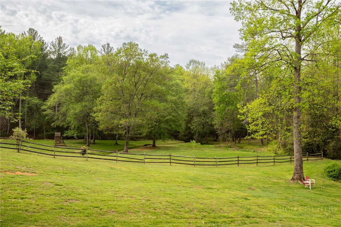 Image number 15 for the current listing
