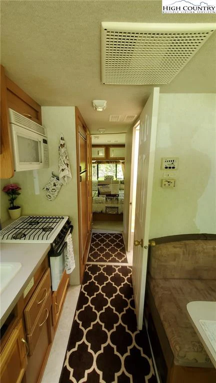 Image number 16 for the current listing