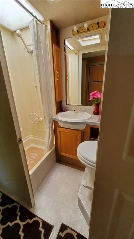 Image number 15 for the current listing