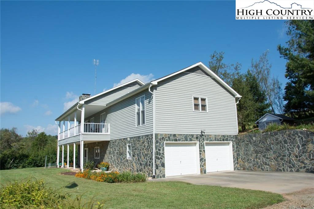 Image number 1 for the current listing
