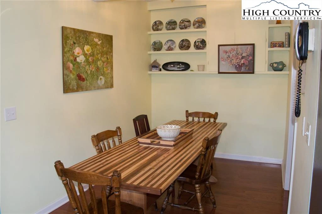 Image number 3 for the current listing