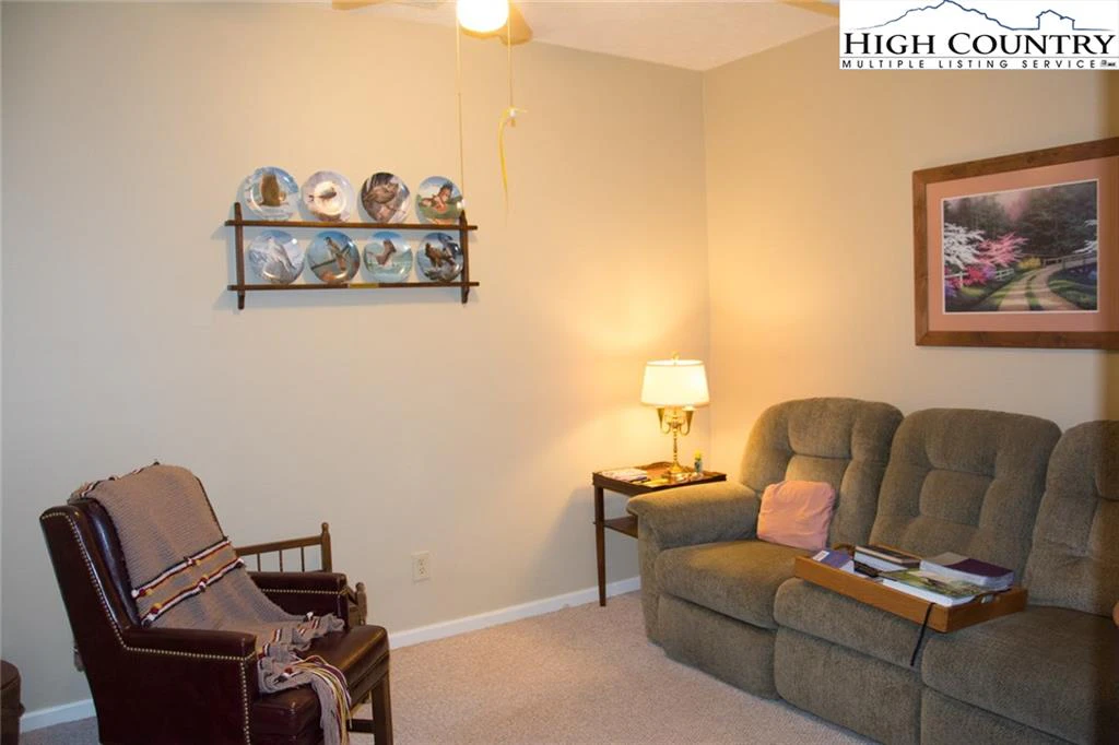 Image number 6 for the current listing
