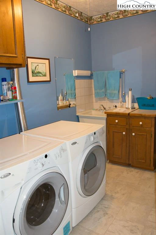 Image number 7 for the current listing