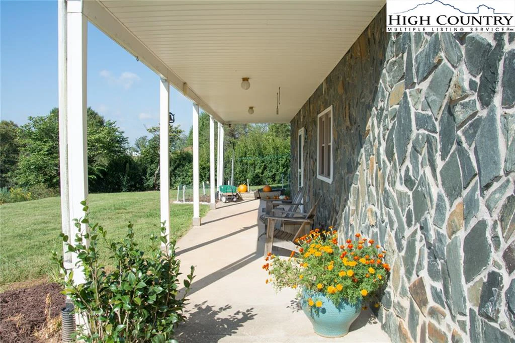 Image number 10 for the current listing