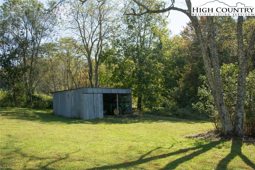 Image number 16 for the current listing
