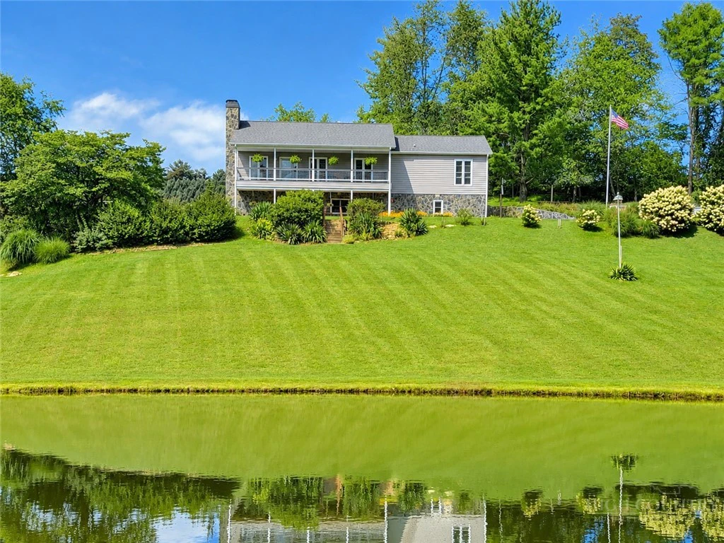 Image number 1 for the current listing